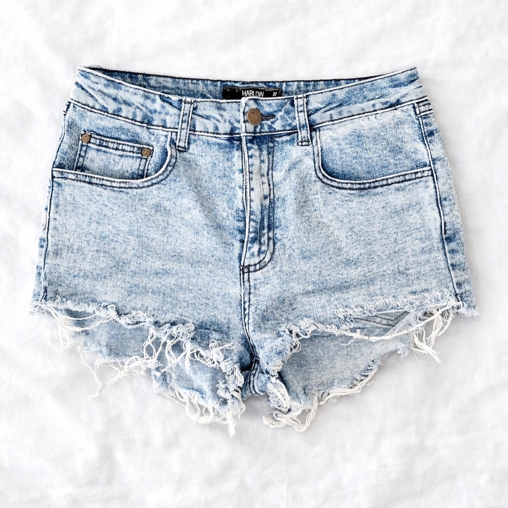 ✨ Harlow Acid Wash Denim Shorty Shorts – Size 27 ✨